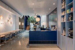 Koffiebar in Mechelen met blauw interieur